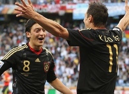 Deutschland besiegt Argentinien mit einem sensationellen 4:0 Argentinien
