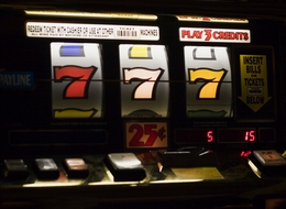 Beliebte Spielautomaten und enorme progressive Jackpots